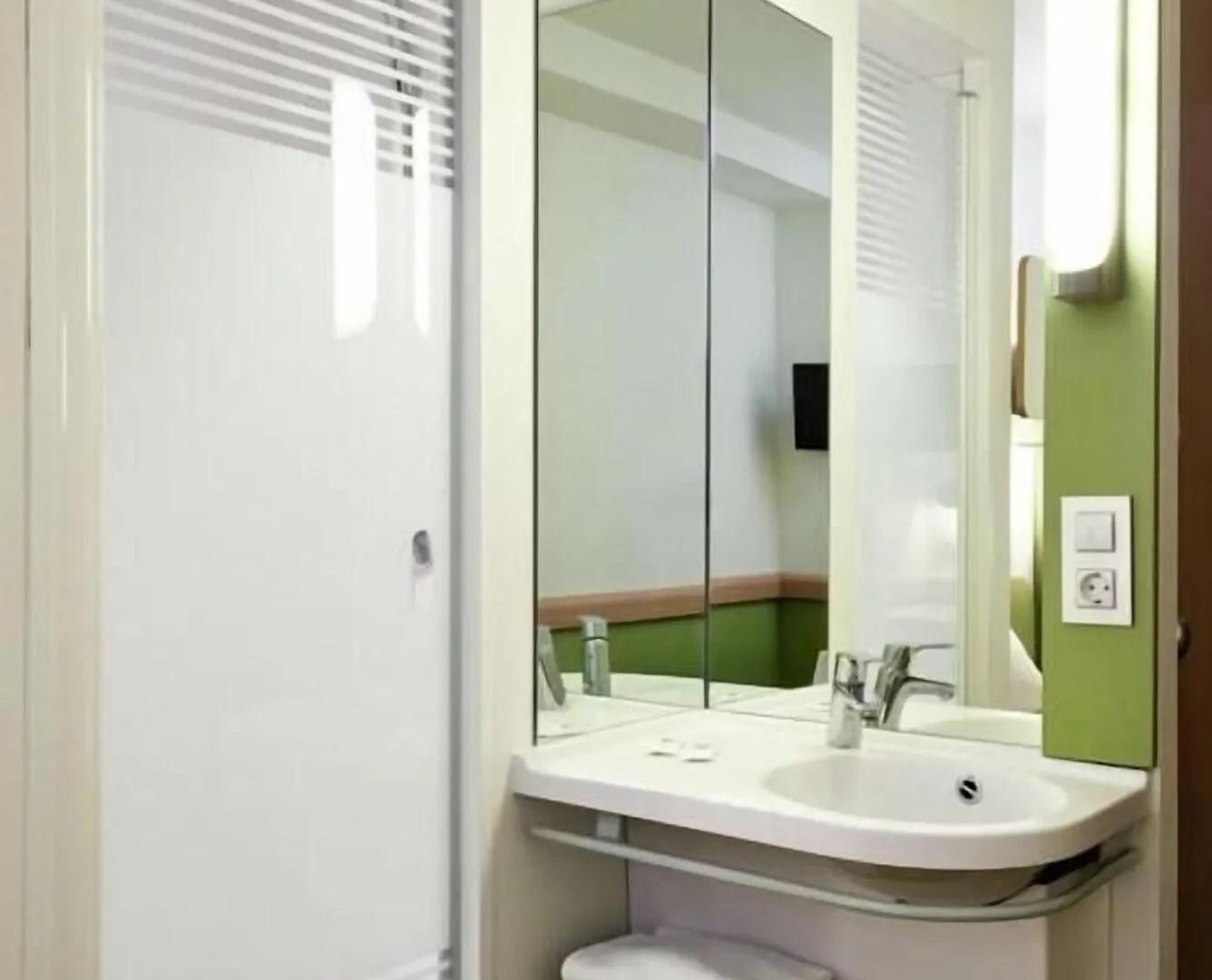 Ibis Budget Antwerpen Port מלון
