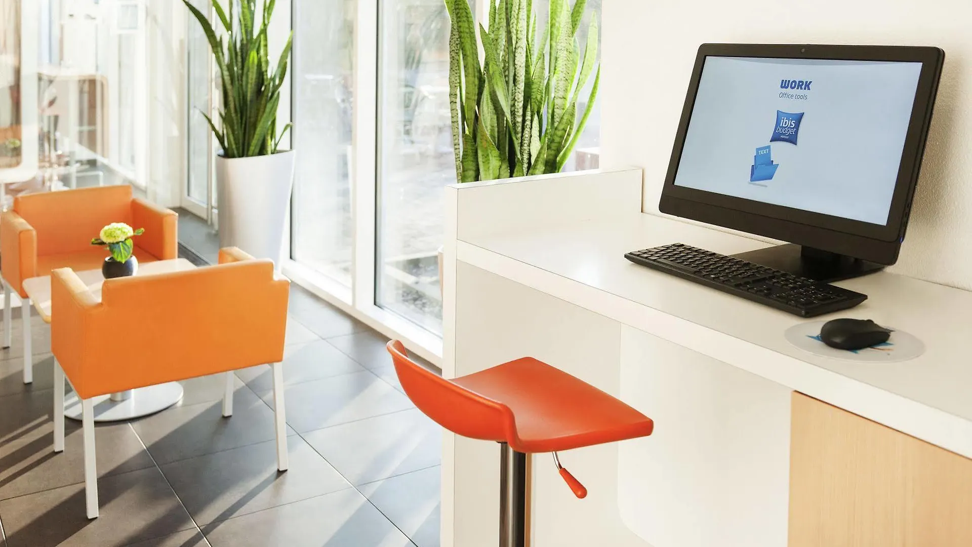 Ibis Budget Antwerpen Port 0*,